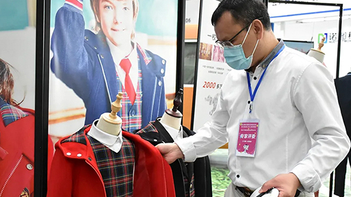 喜報 | 百裕校園時(shí)代學(xué)生裝入選第九屆廣西教育裝備展示會(huì )優(yōu)秀產(chǎn)品