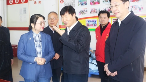 廣西壯族自治區黨委委員、常委、副書(shū)記劉小明蒞臨百裕集團環(huán)江車(chē)間調研