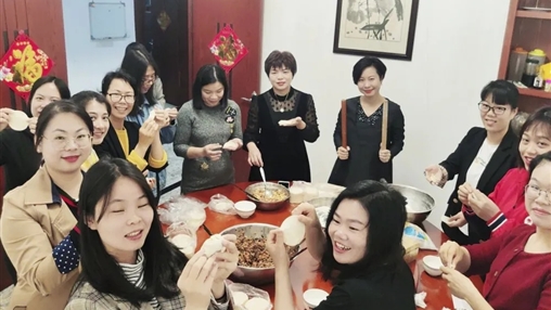 共享歡樂(lè ) | 百裕集團營(yíng)銷(xiāo)中心喜樂(lè )鬧元宵、暖心慶生日