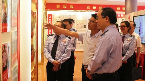 岑溪市稅務(wù)局、岑溪市農村商業(yè)銀行黨組成員交流團蒞臨百裕集團參觀(guān)交流