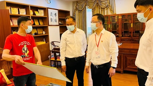 惠安縣委常委、組織部部長(cháng)洪亞清蒞臨百裕集團研發(fā)中心調研指導工作