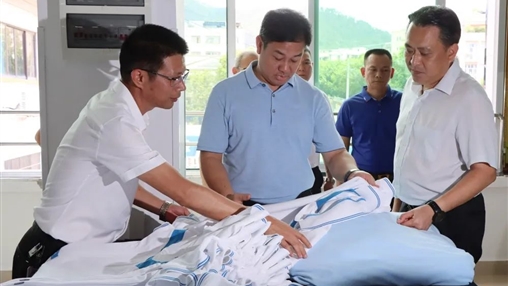 梧州市市委常委、統戰部部長(cháng)何世恰蒞臨百裕集團調研指導